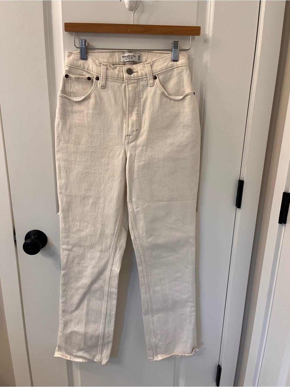 Abercrombie & Fitch Straight-Leg Jeans in Natural Ivory